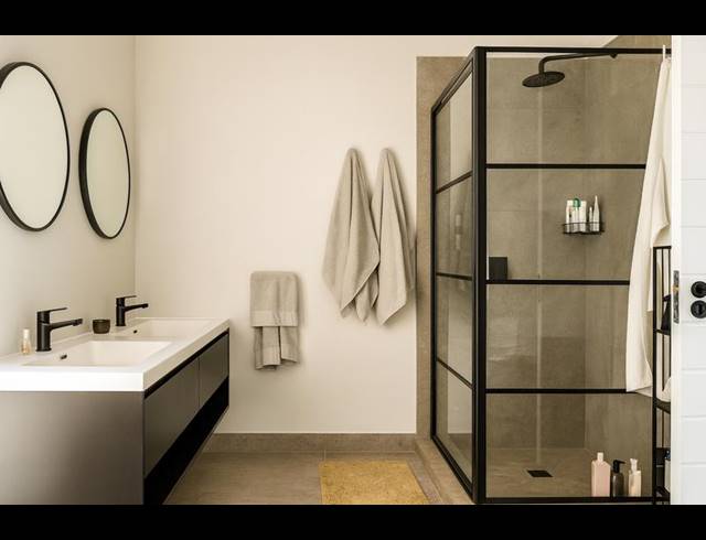 2 BEDROOM APARTMENT FOR SALE IN HYDE PARK